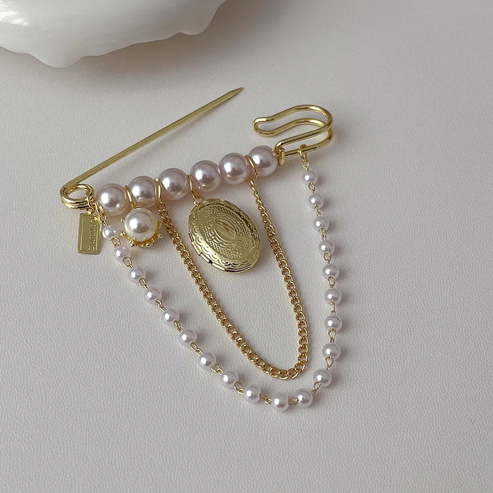 Retro electroplated copper alloy pearl tassel brooch 8x7cm for women