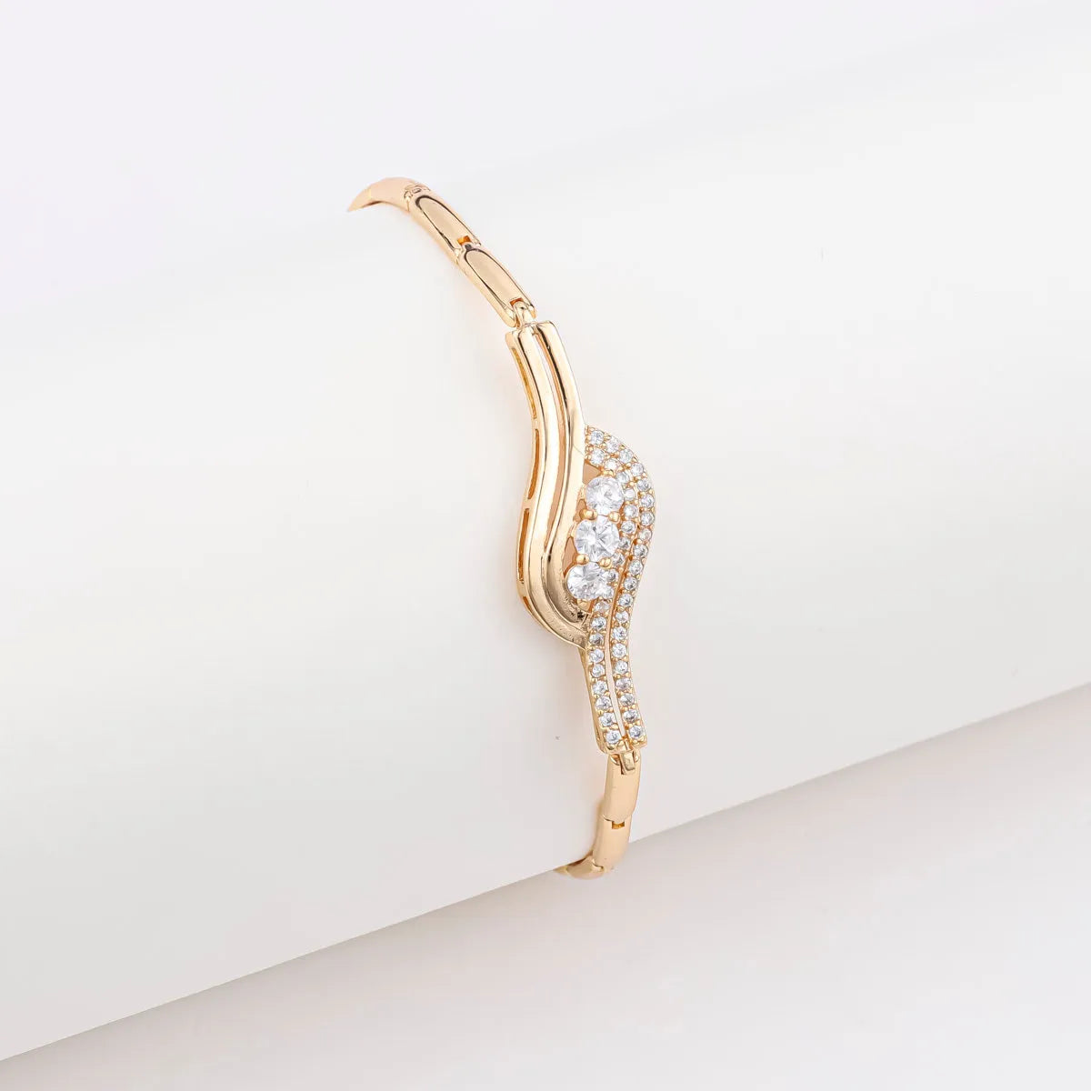 18K gold-plated butterfly clover bracelet with zircon stones on women's wrist