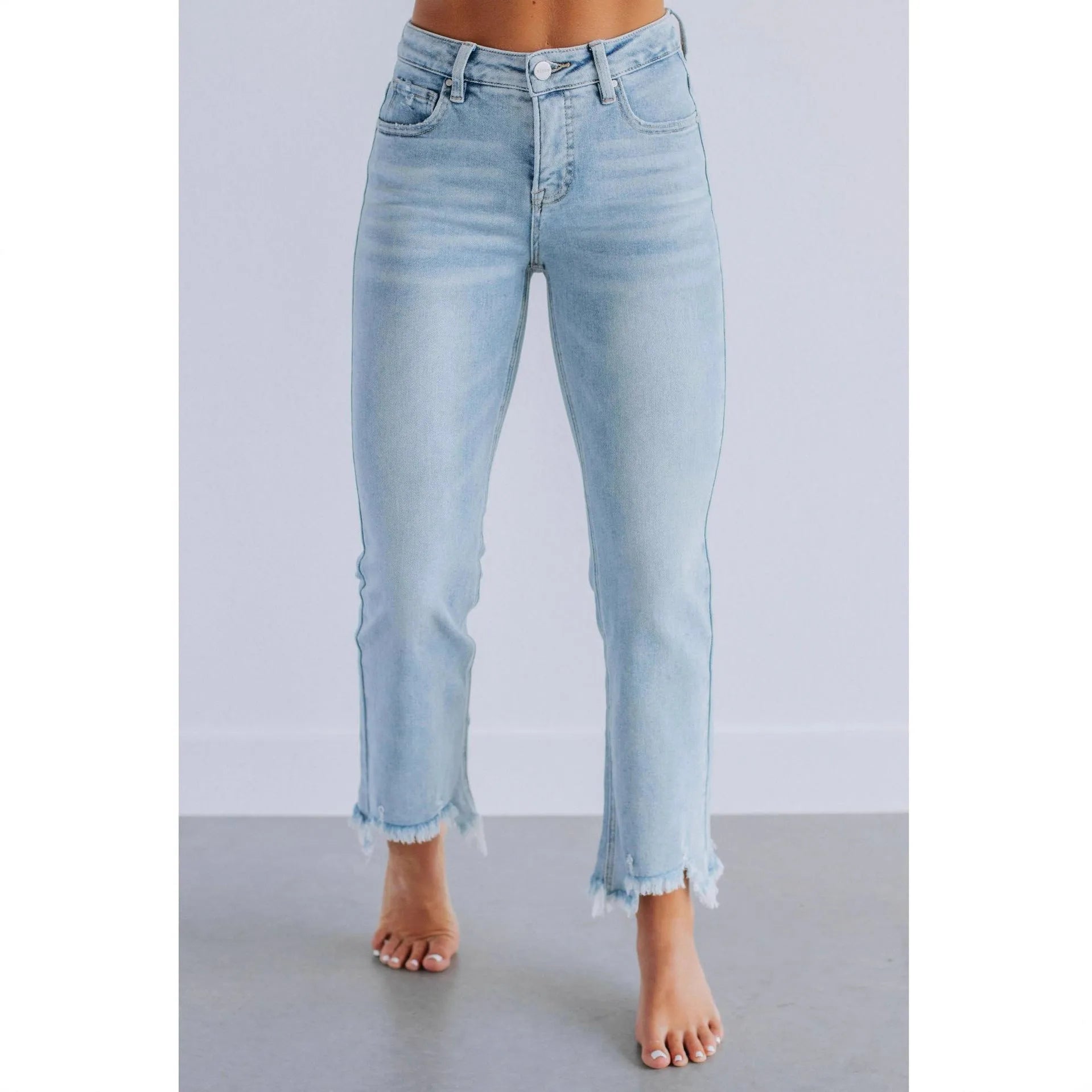 Women's casual denim trousers with manual distressing in dark blue or light blue.
