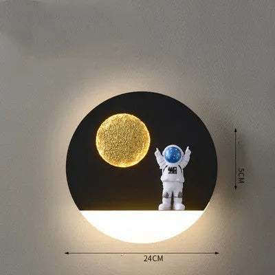 Astronaut-shaped iron shelf wall lamp for bedside, in black or white, round or square.