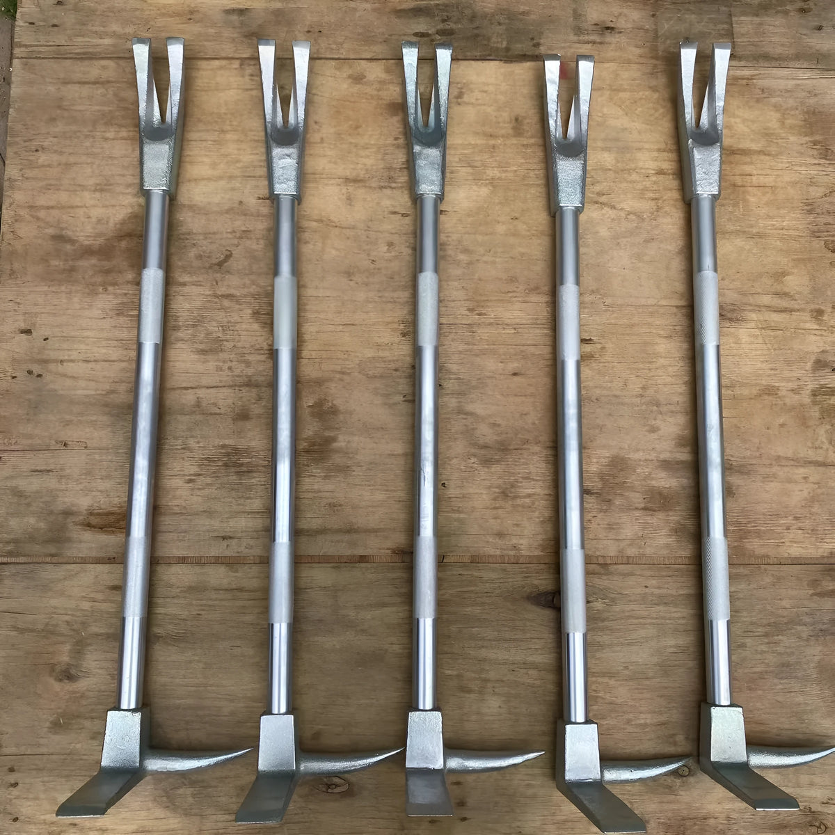 Silver carbon steel wrecking bar 24 inch 61cm multifunctional fire breaking tool with iron collar