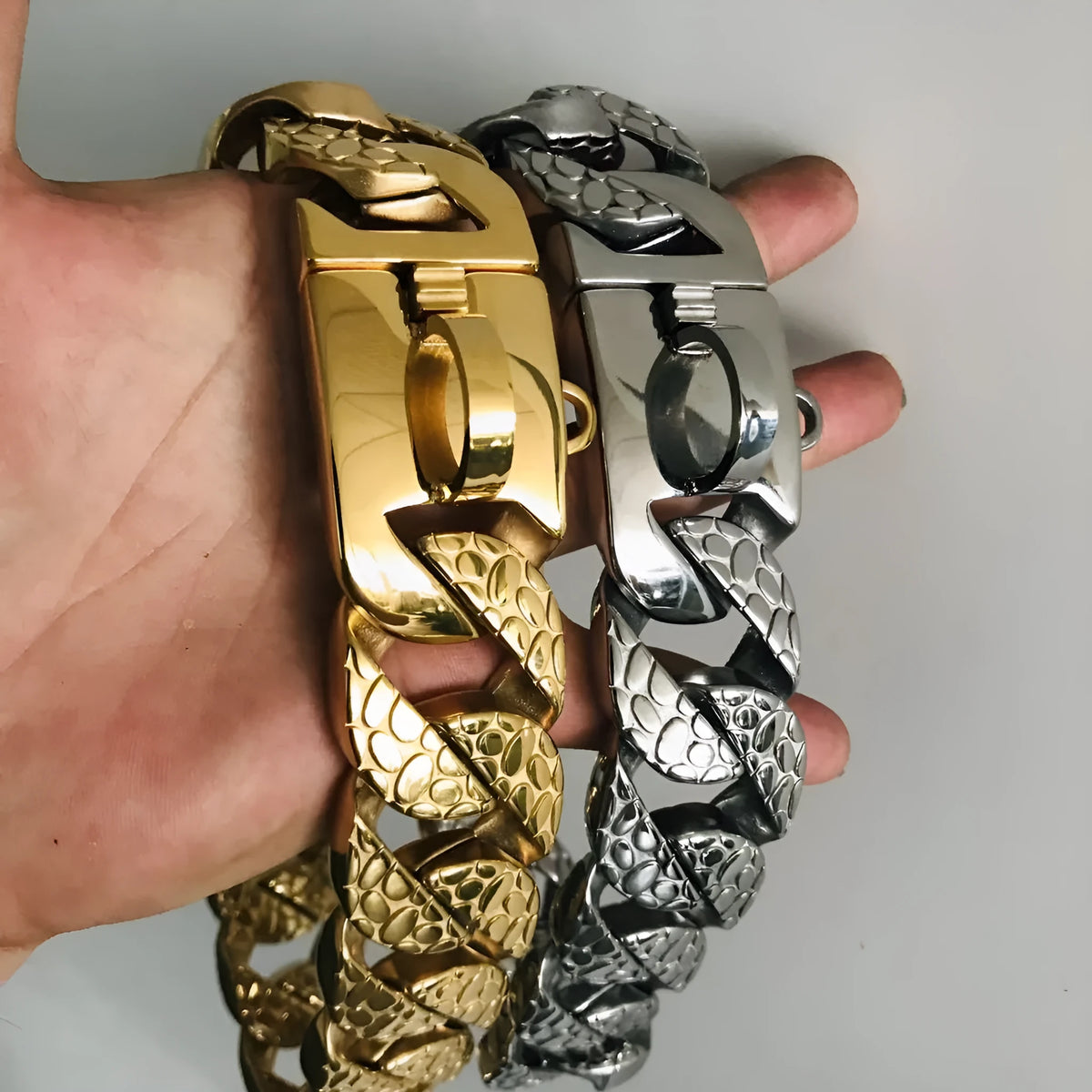 Stainless steel P chain dog chain with welded ring links in gold finish, 32mm width, size S to 3XL