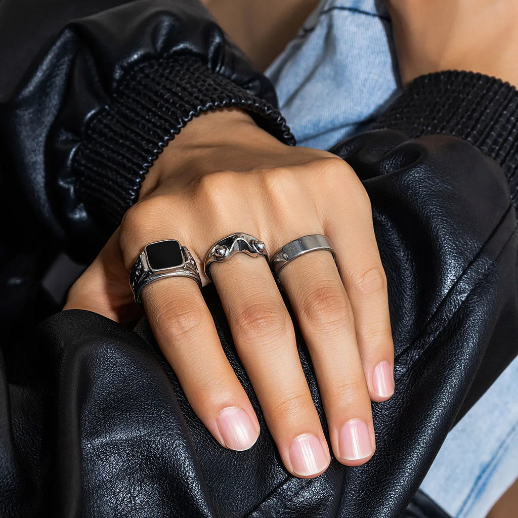 Three-piece frog square drip ring set in antique silver alloy with geometric design.