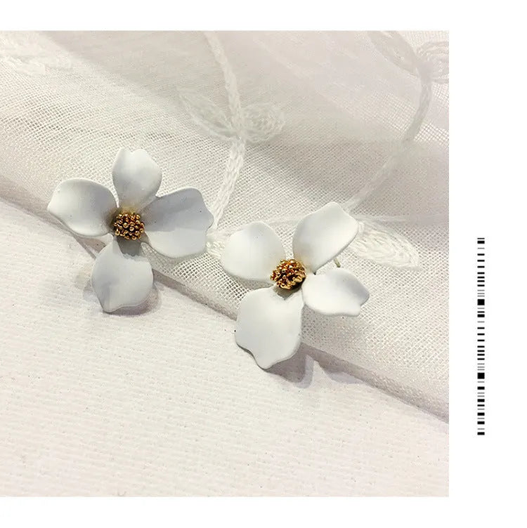 Women's floral stud earrings in white or pink electroplated alloy with flower shape design