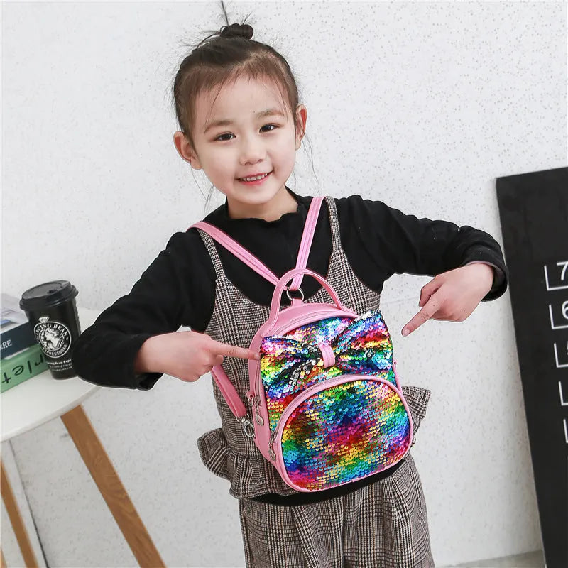 Children's sequined cartoon backpack with bow pattern, padded shoulder strap and soft carry handle, 18x9x21cm.