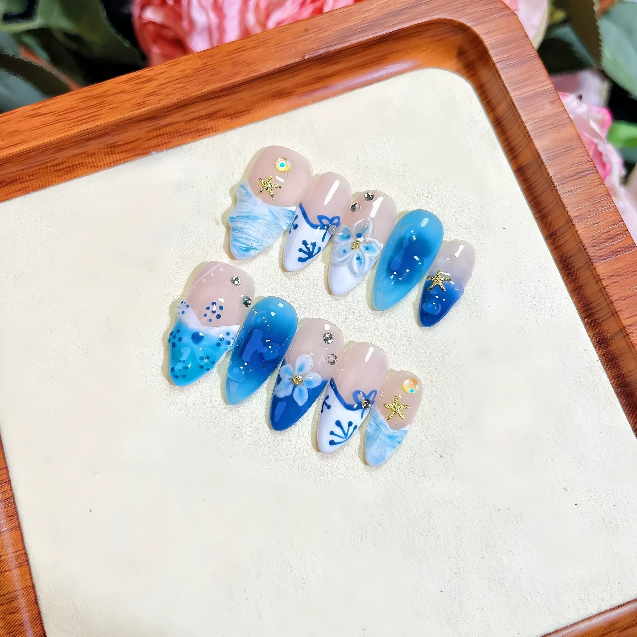 Blue hand-painted carved summer ice transparent plastic fake nails set with decorative surface detailing