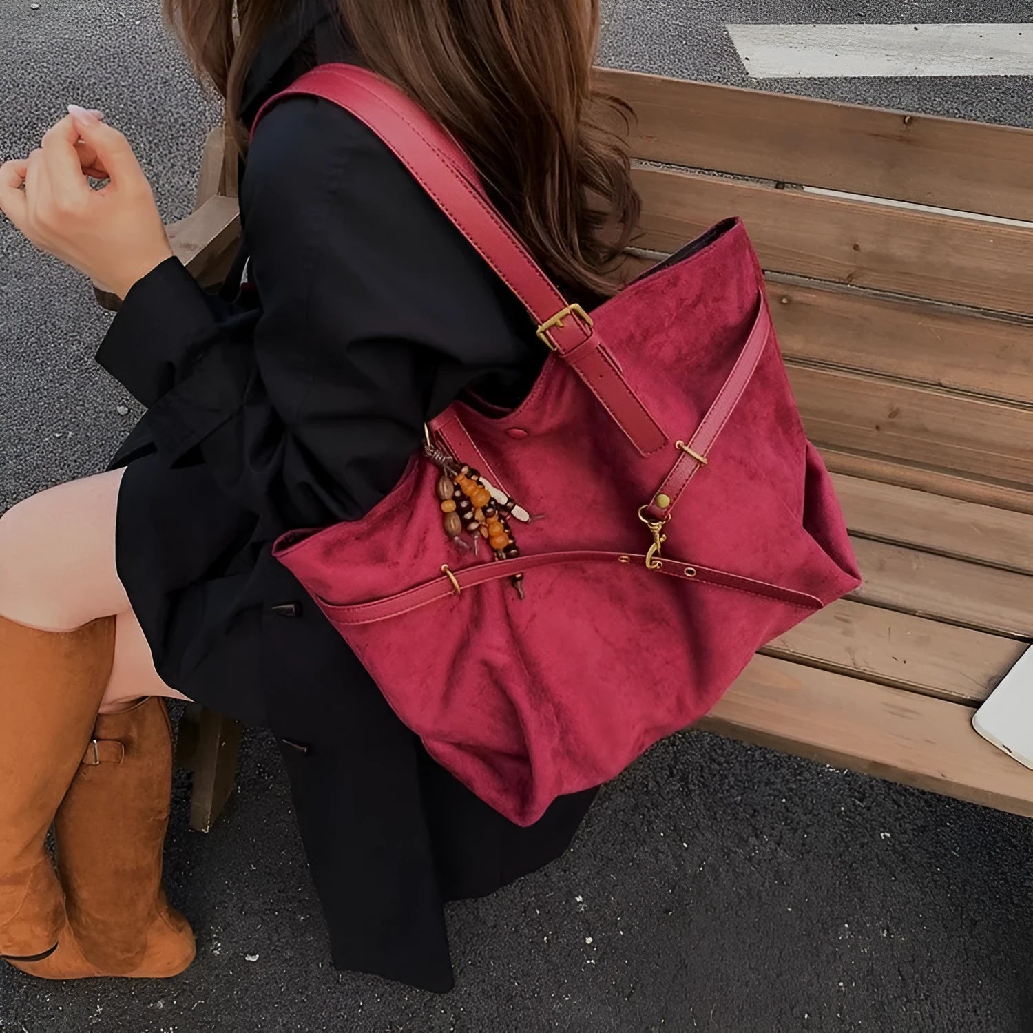 Large capacity soft PU leather shoulder bag for women in retro style with sewing thread detail and pendant