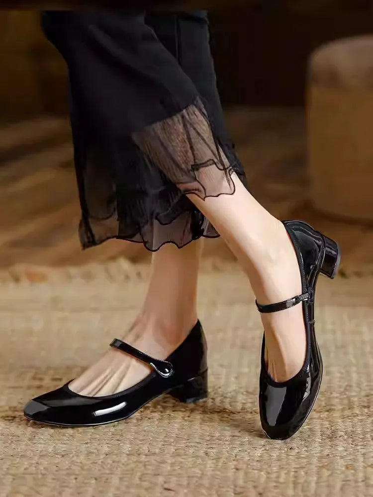 Women's chunky heel pumps in black cowhide leather with buckle fastening and square heel