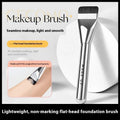 Round head concealer brush with artificial fibre bristles, 9cm long handle, straight flat head design