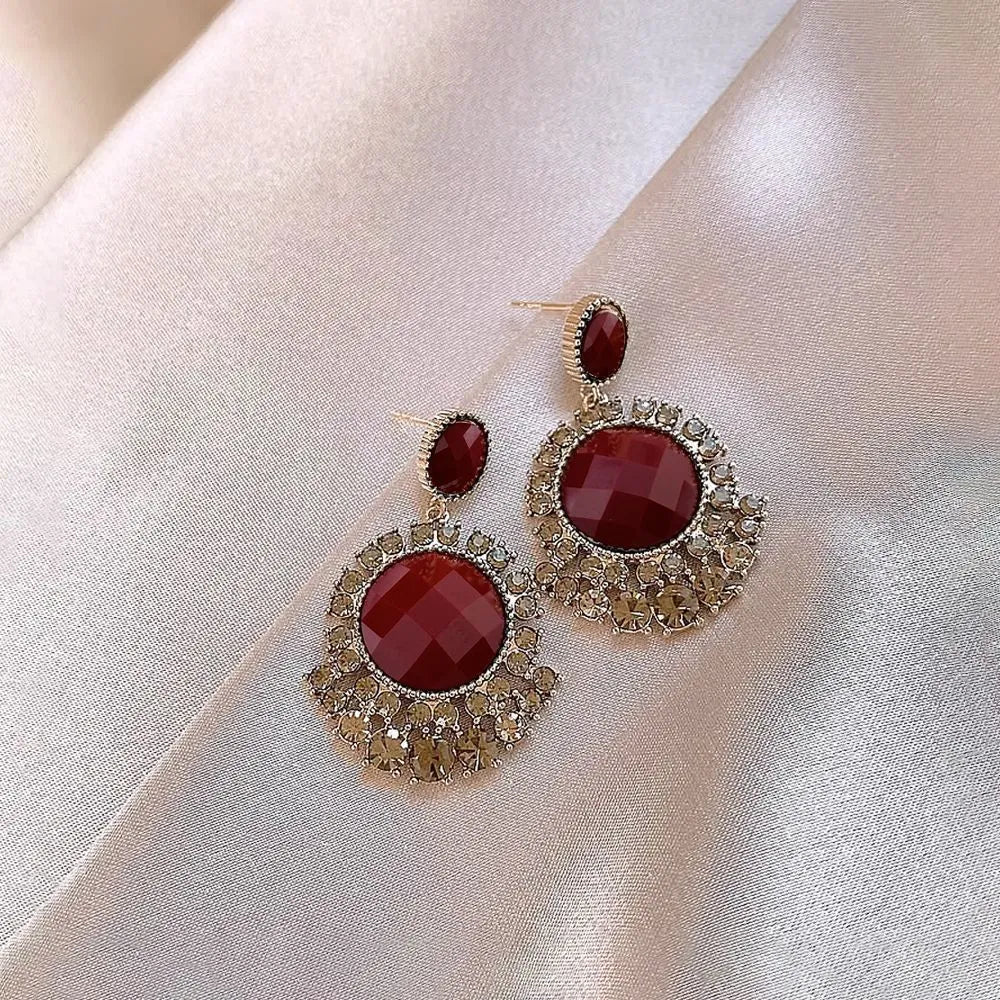 Pair of round retro earrings in electroplated zinc alloy, red colour J-151