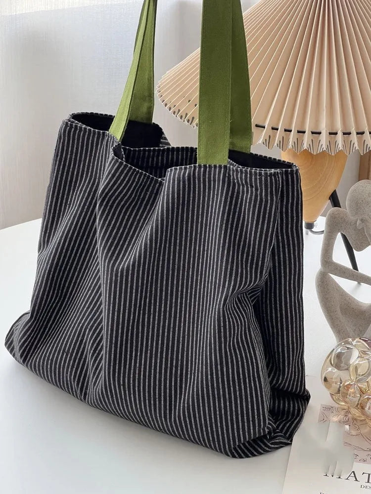Canvas tote shoulder bag with plaid print design and shoulder strap