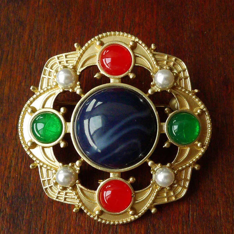 Retro baroque vintage brooch with diamond shape and zinc alloy construction