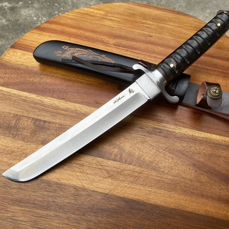 Wooden sheath knife with 62-degree knifepoint angle, keel integrated construction, and wooden sheath for outdoor use