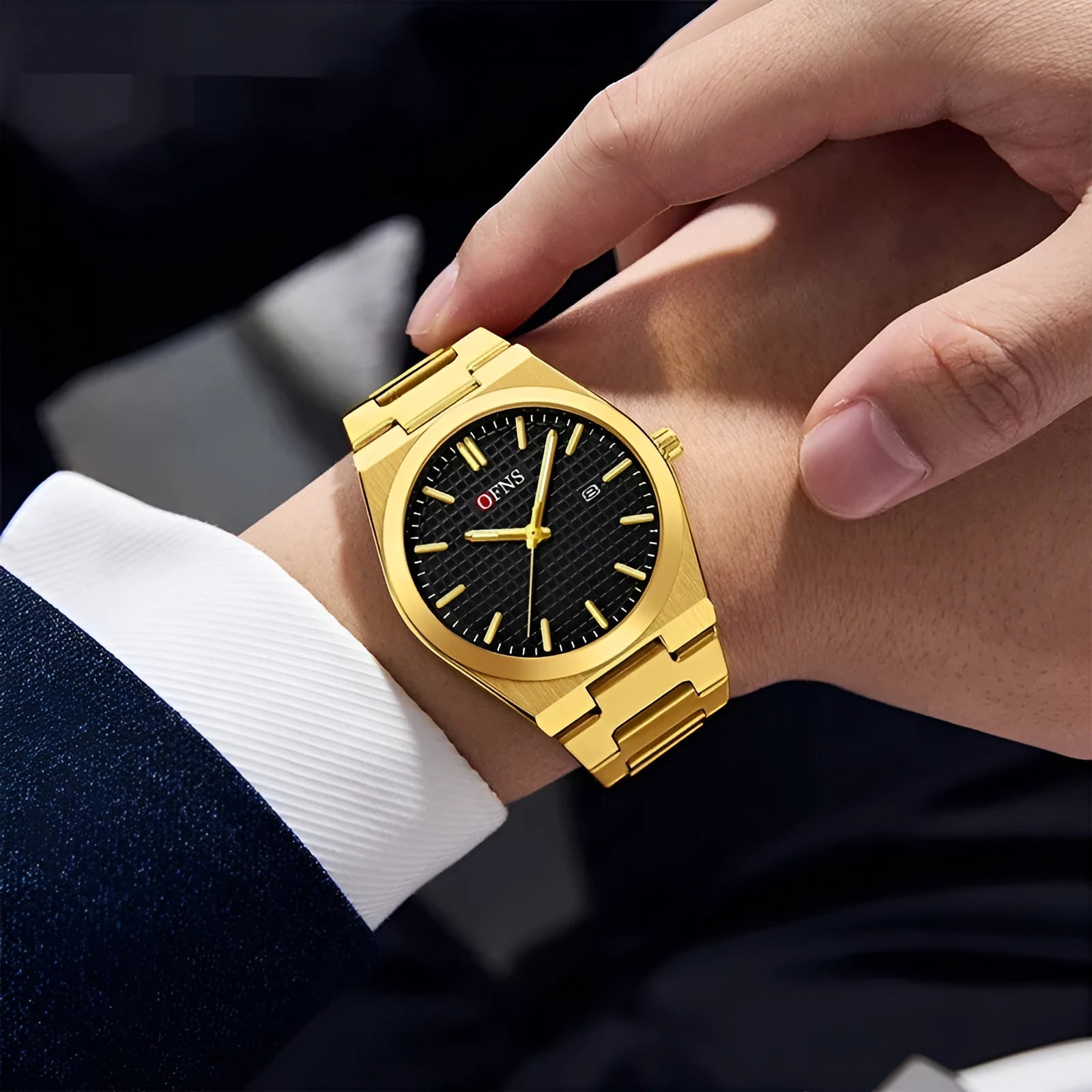 Calendar fashion casual men's quartz watch with zinc alloy case and steel belt