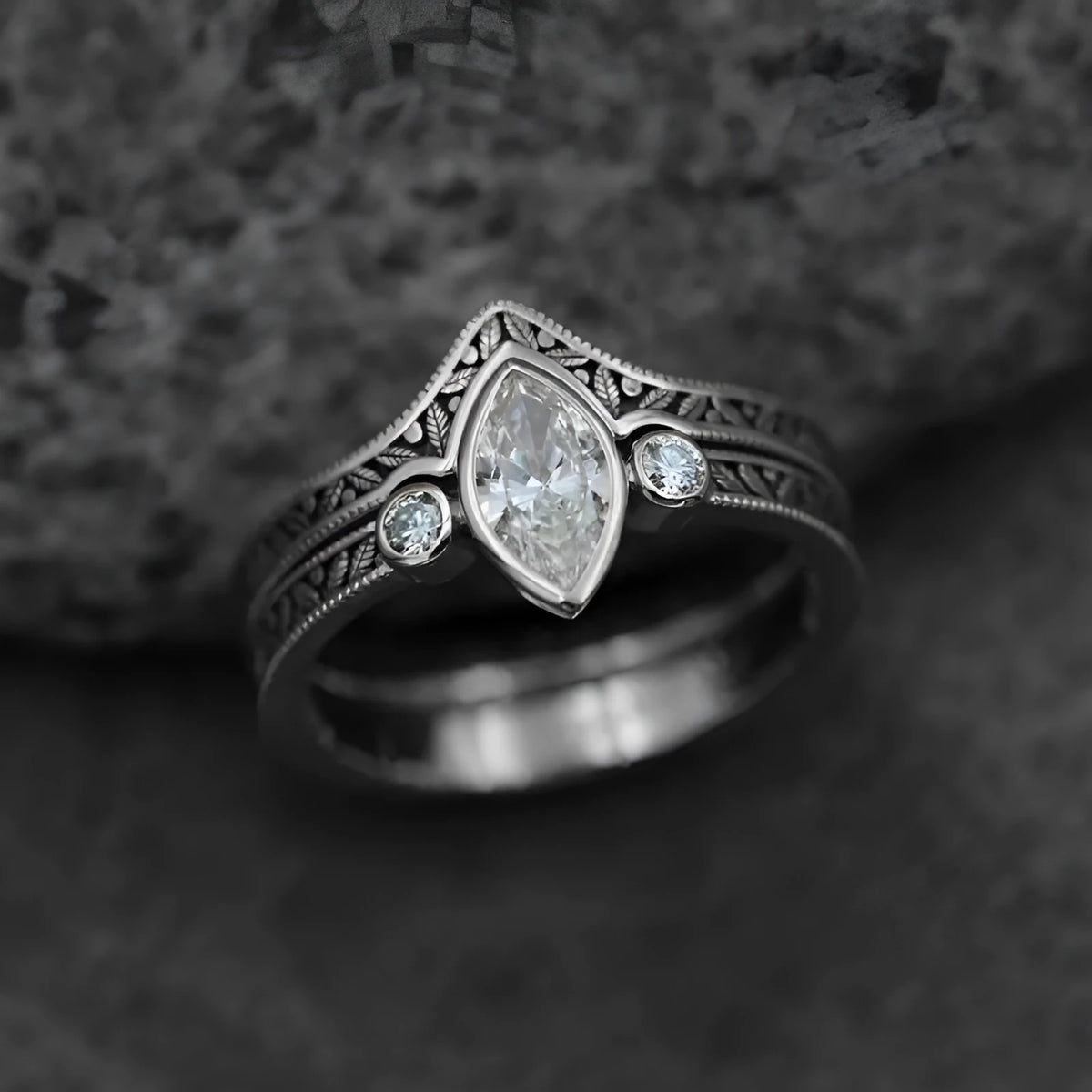 Women's antique silver geometric alloy ring, retro style, sizes 6 to 10