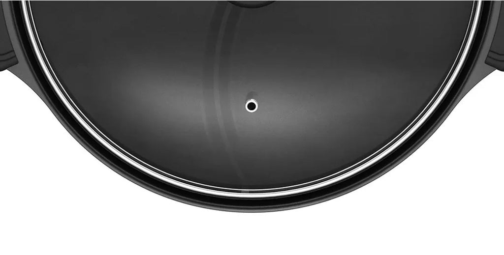 White aluminium alloy two-flavor hot pot with integrated casting and clear glass lid