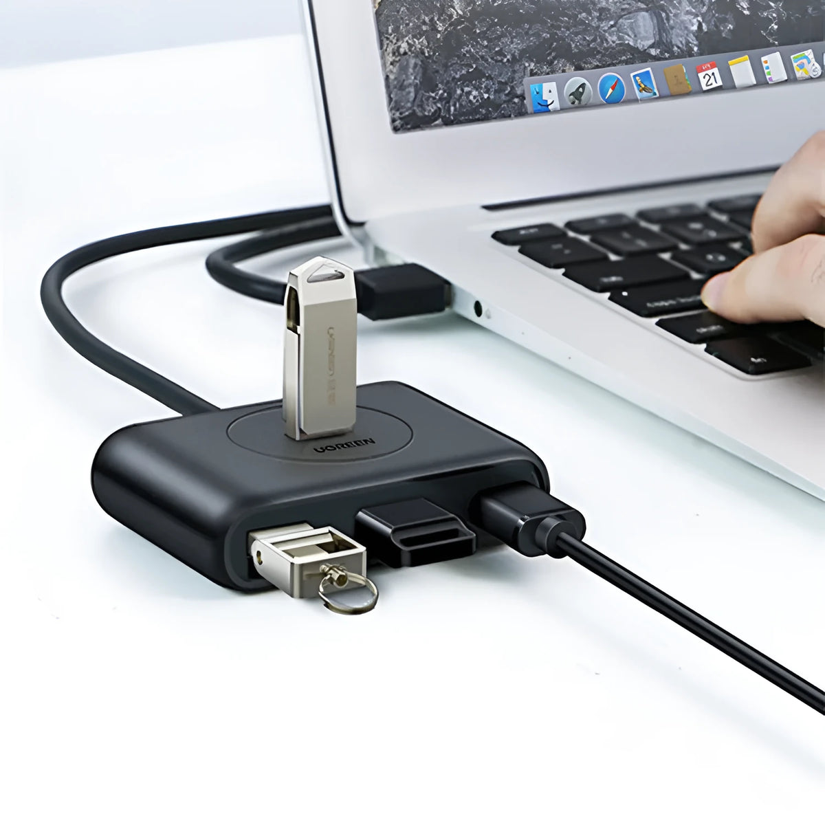 Deep black USB one-to-four splitter with GL3510 chip, ABS shell and Micro USB power port, 25cm to 200cm