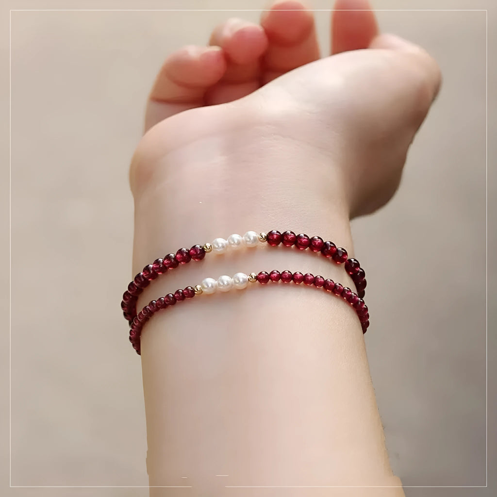 Crystal artificial pearl bracelet with adjustable fastening showing 3mm and 4mm bead size options