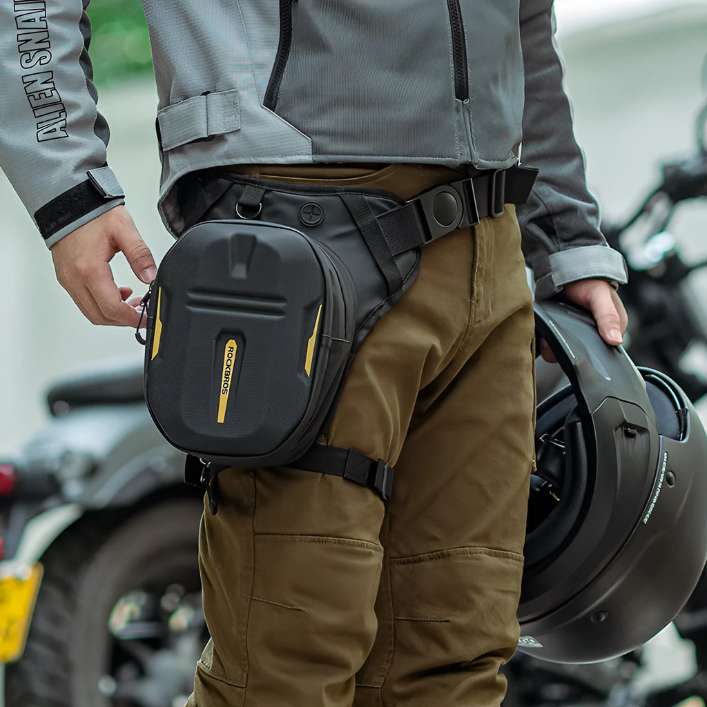 Men's black waterproof motorcycle leg bag made of polyester and TPU with minimal design