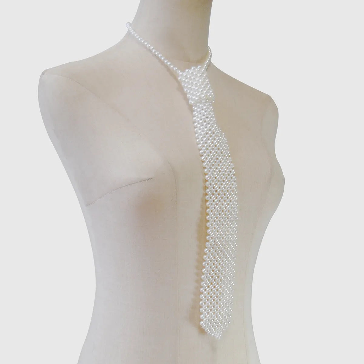 Pearl tie body chain with hollow out design and imitation pearl details in retro style