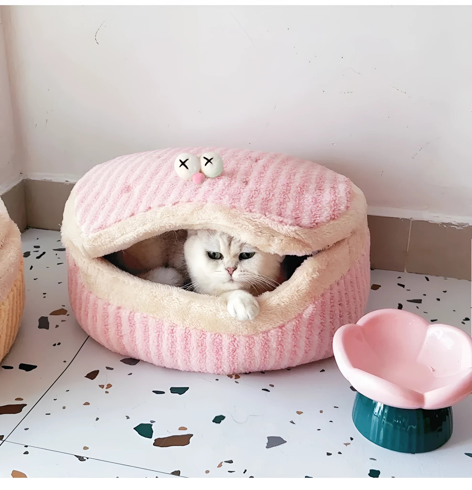 Causeway Braised Sandwich Cat Nest, warm velvet cat bed, 45cm diameter, pink colour, removable lid