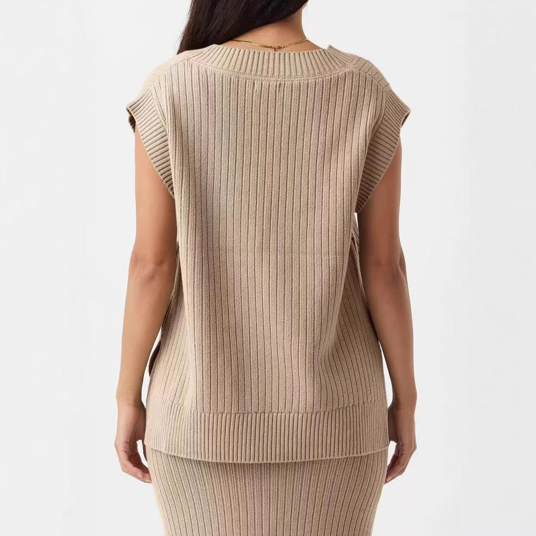 Women's V-neck sleeveless vest in thin viscose fabric with striped pattern, loose fit