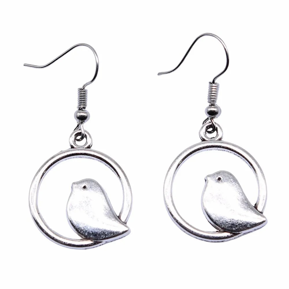Handmade retro bird earrings in ancient silver or bronze with 20mm zinc alloy eardrops and iron ear hooks