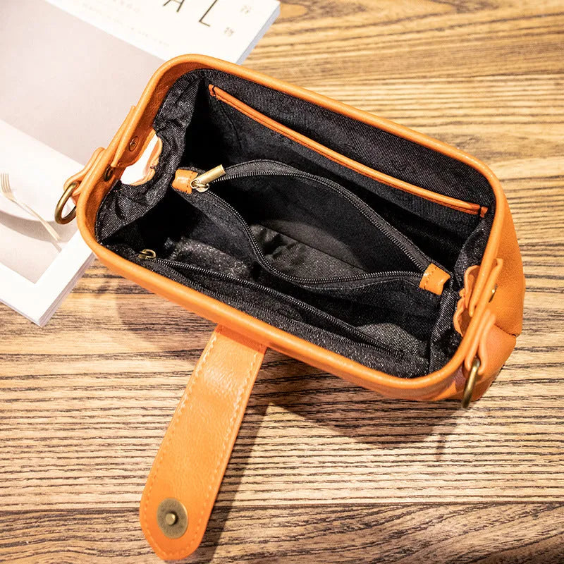 Trend retro women's messenger bag in PU with polyester lining, clamshell opening, Black or Brown, horizontal square shape