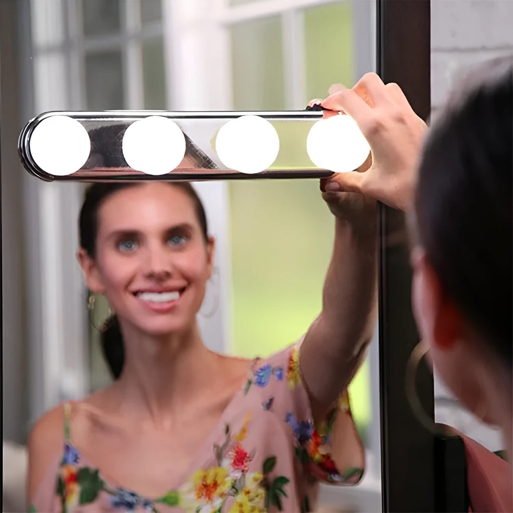 Four-bulb round LED mirror headlight with suction cups for indoor use, 68x312x68mm ABS construction