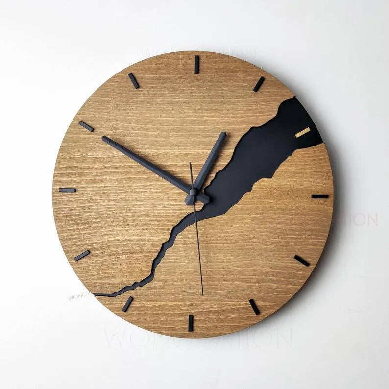 Modern wooden wall clock with a crack design on a clear acrylic face, 25 cm in diameter.