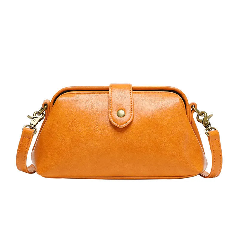 Trend retro women's messenger bag in PU with polyester lining, clamshell opening, Black or Brown, horizontal square shape