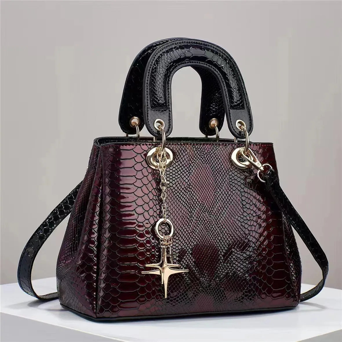 Women's PU shoulder messenger bag with crocodile pattern, zip closure, hidden pocket, 26x12x18cm, in black, green, red or silver.