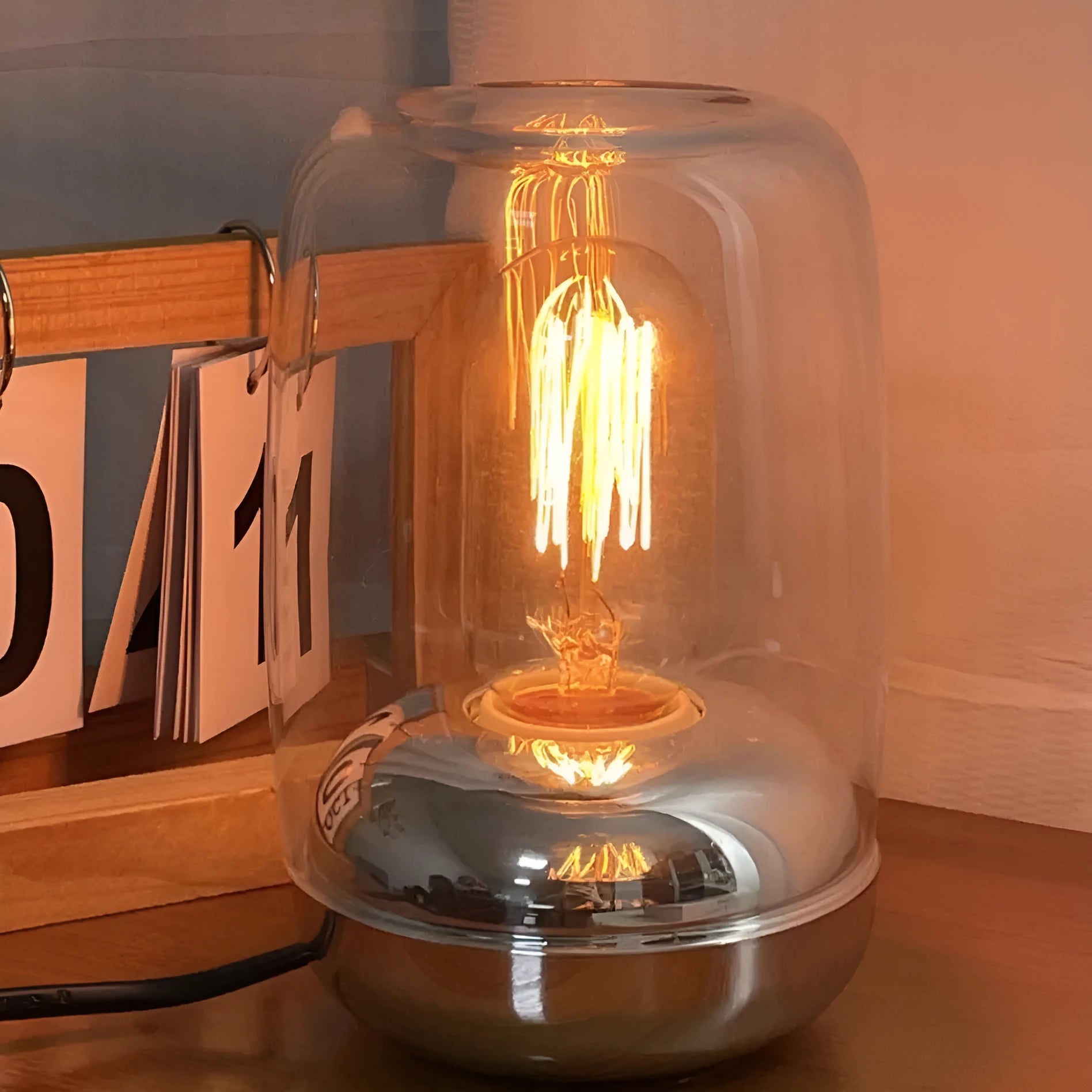 Geometric essential oil diffuser lamp measuring 20cm with simple modern design for bedroom use