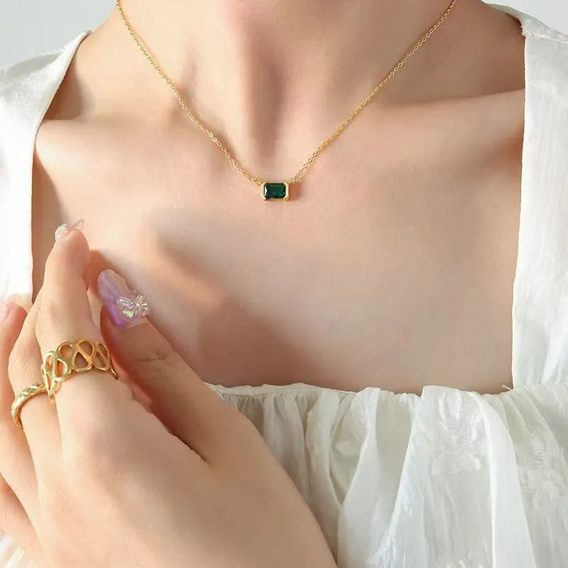 Gold geometric quadrilateral pendant necklace with lvzuan inlay on copper base