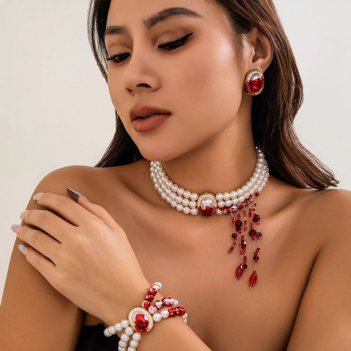 Halloween gothic jewellery set with pearl collar U-shaped necklace, matching stud earrings and bracelet in gold electroplated alloy