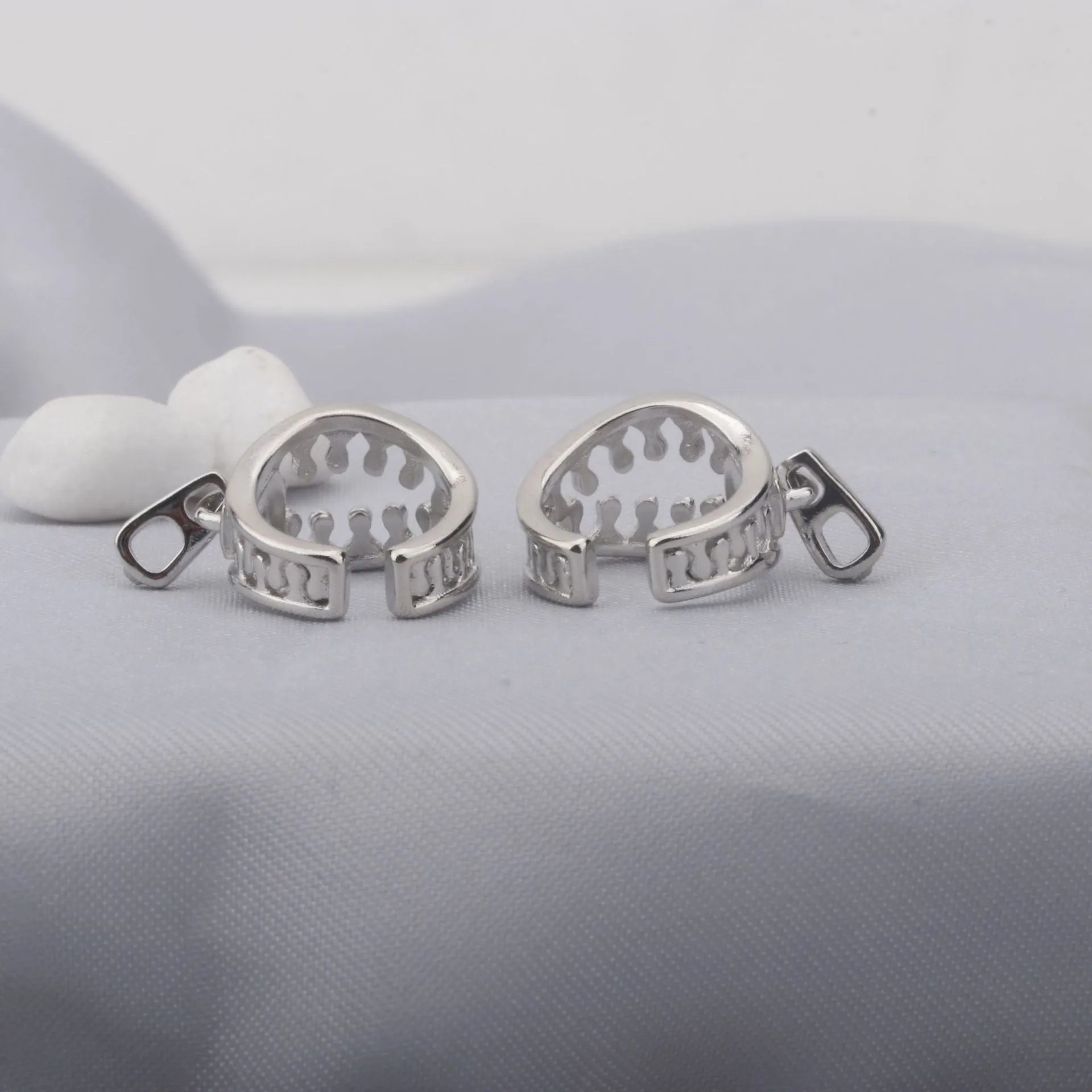 Geometric copper ear bone clip earrings with zipper clip design and line pattern details in colour ES862