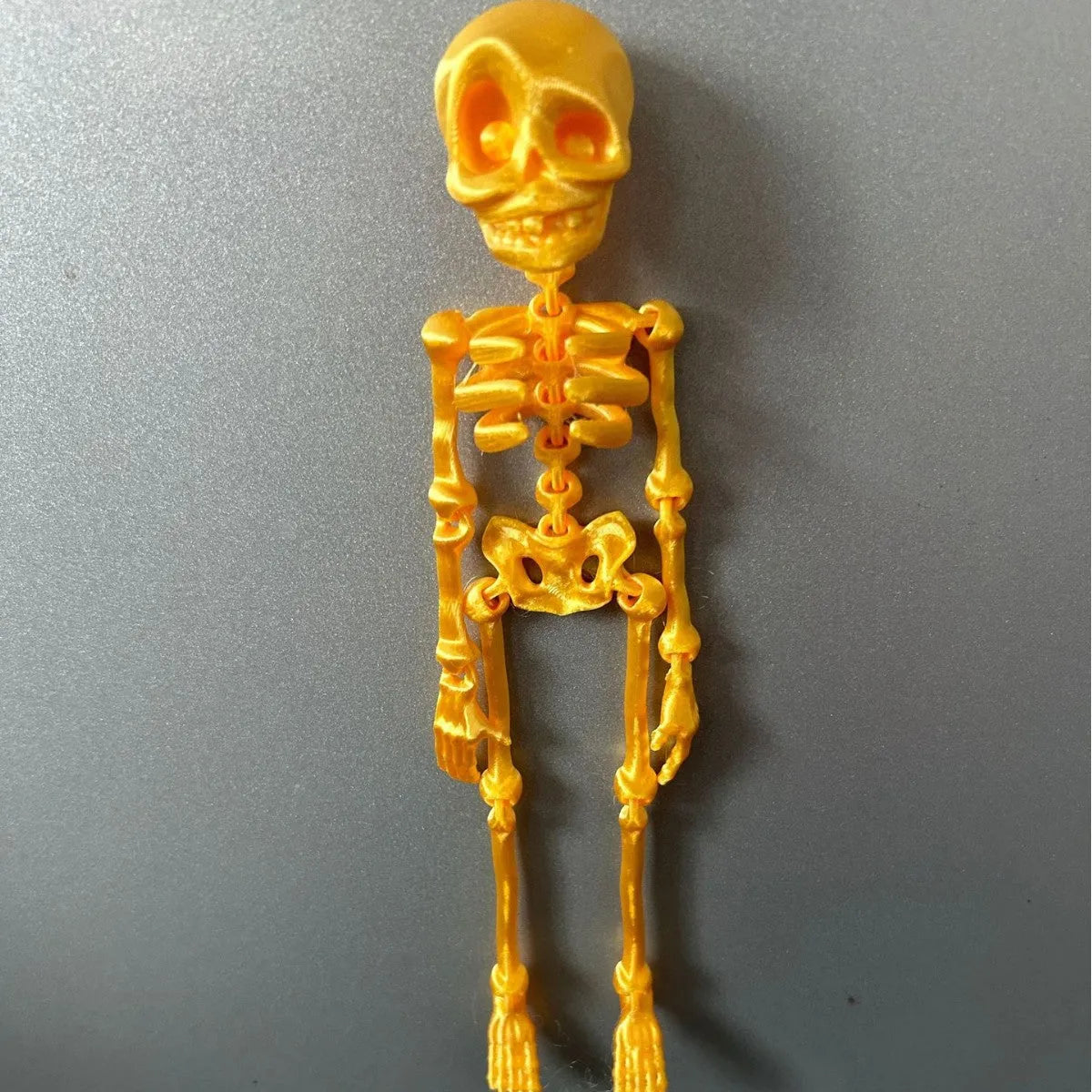 A detailed 3D printed white skull refrigerator magnet, 18cm tall, against a dark background.