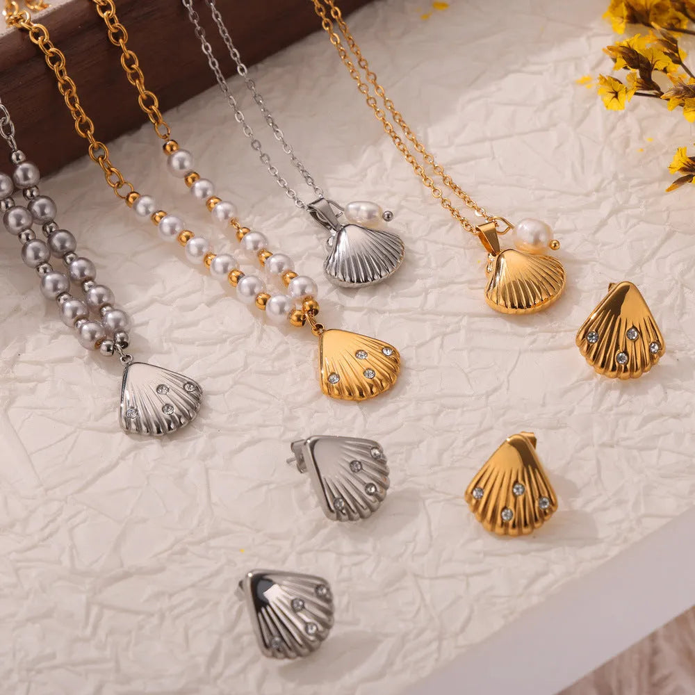Women's titanium steel necklace with freshwater pearl bead pendant on O-shaped chain in gold colour