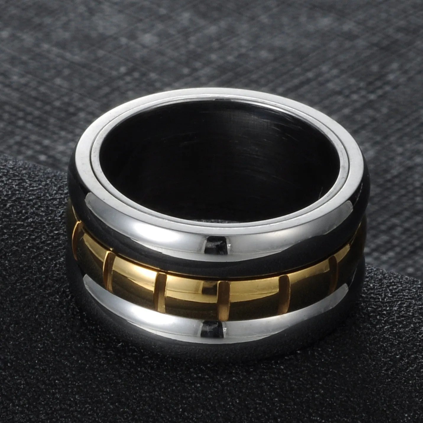 Ultra-wide titanium steel knuckle tail ring in gold colour with rotatable design