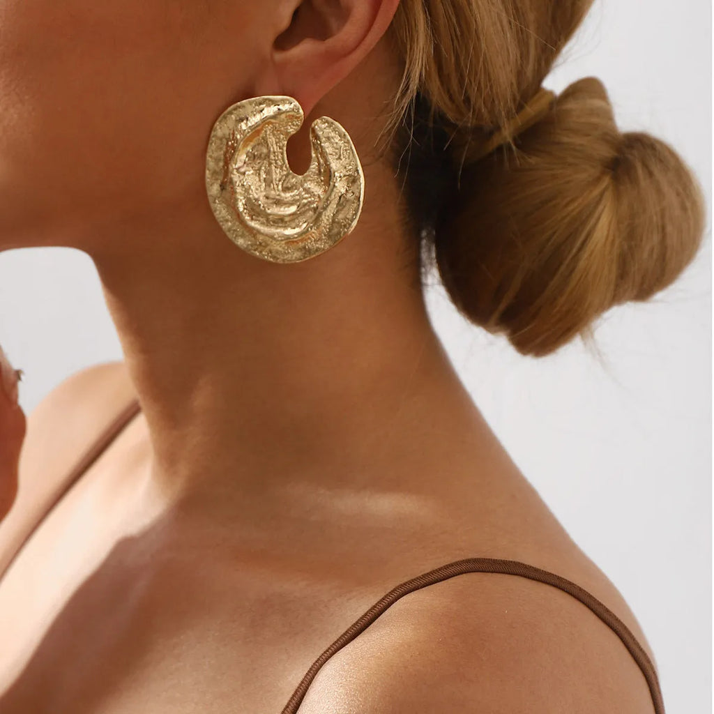 Exaggerated geometric women's earrings with irregular pleats and a concave-convex texture in gold colour