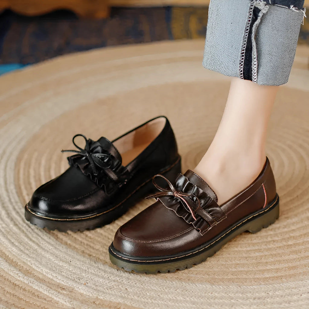 Women's black leather shoes with round toe and chunky flat heel, British style low-top design.
