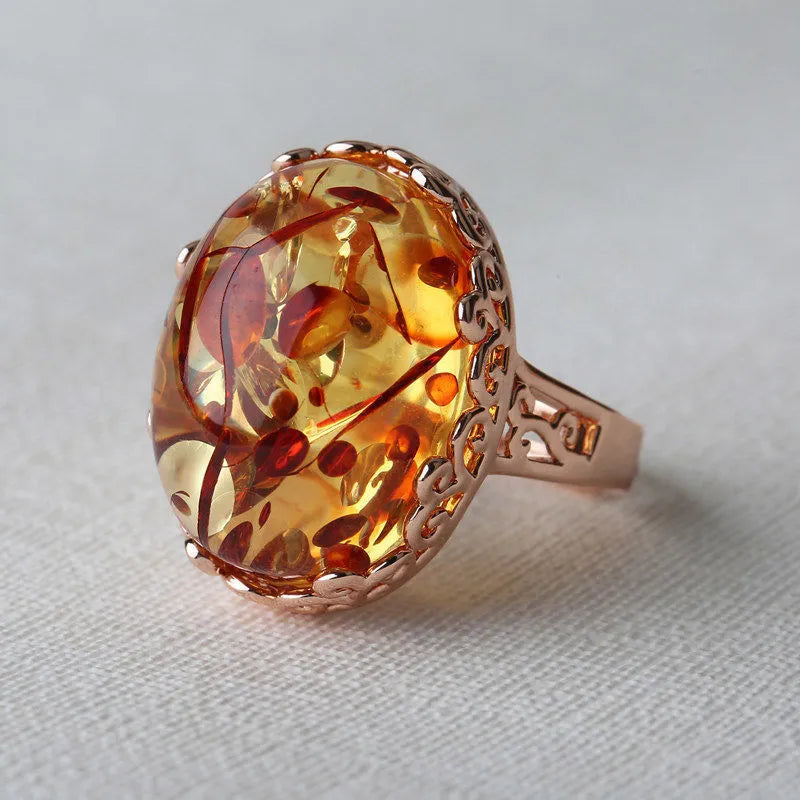 Beeswax-coloured genuine amber ring in retro ethnic style on an alloy band for men and women.