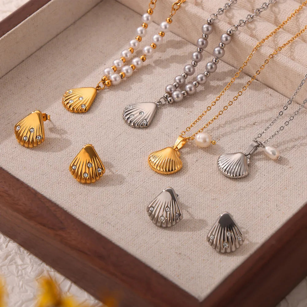 Women's titanium steel necklace with freshwater pearl bead pendant on O-shaped chain in gold colour