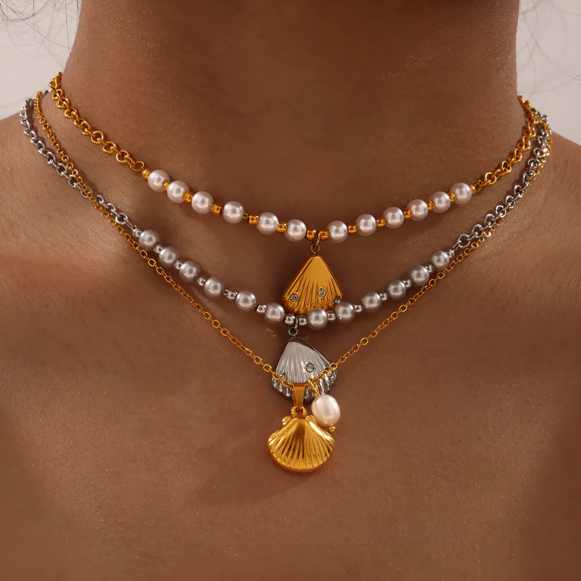 Women's titanium steel necklace with freshwater pearl bead pendant on O-shaped chain in gold colour
