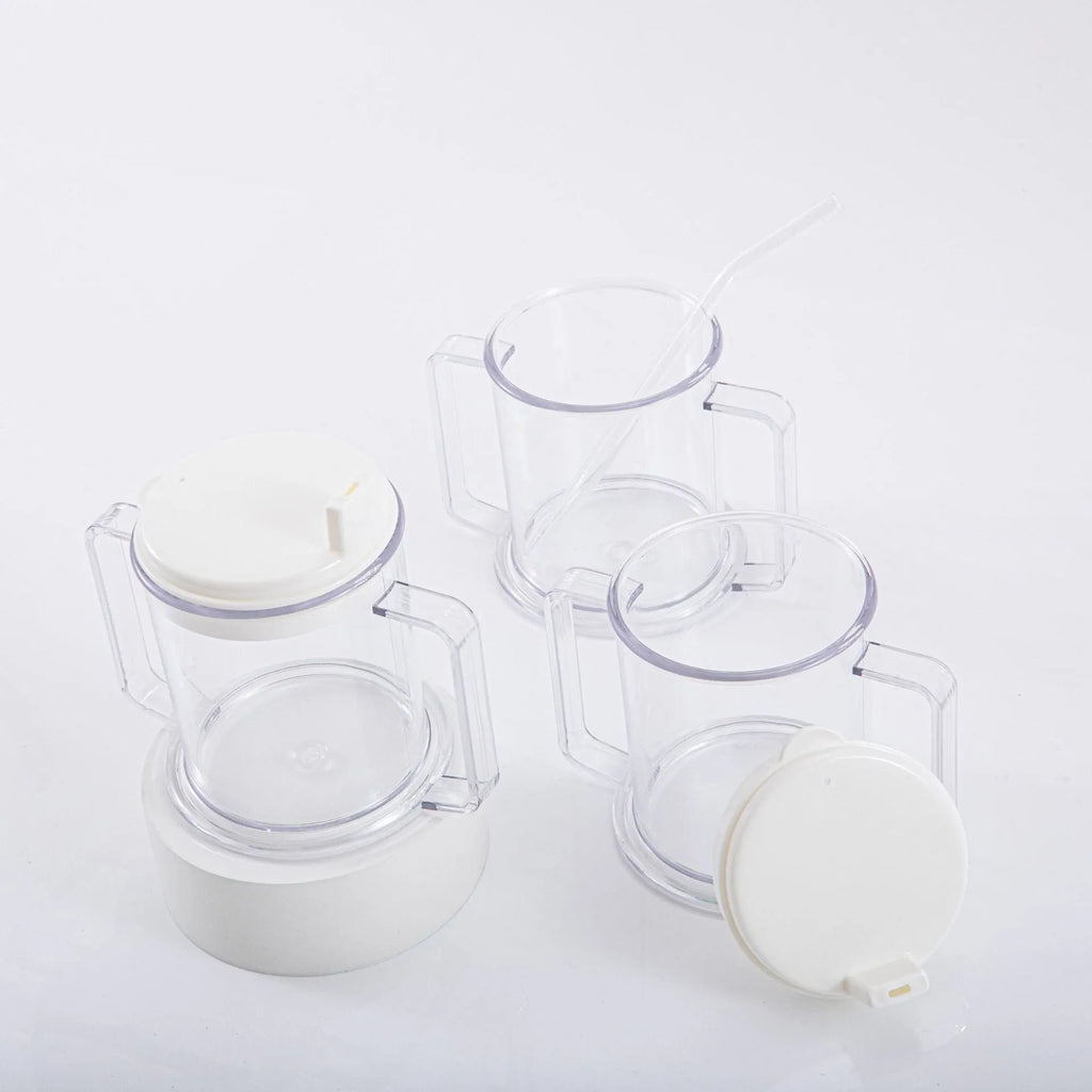 Transparent plastic drinking cup with spill-proof lid on a plain background.