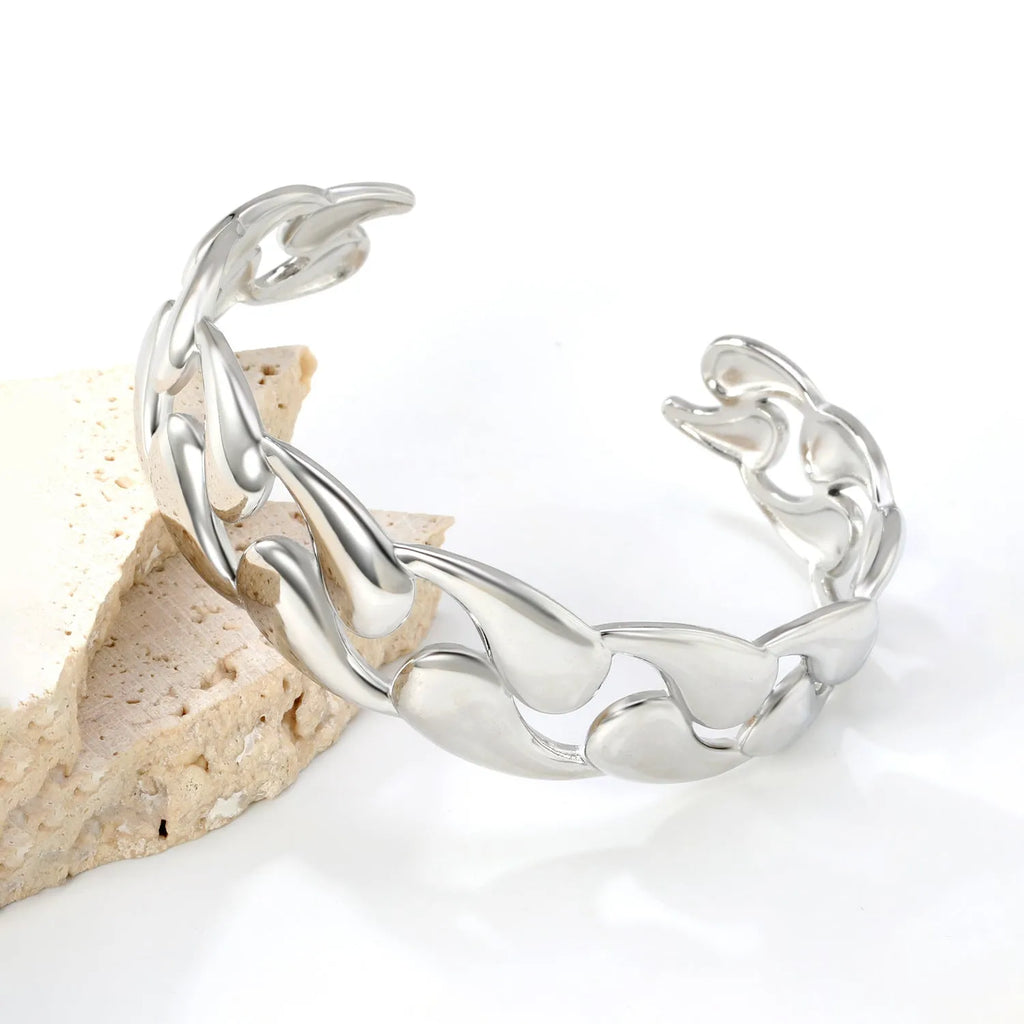 Stainless steel bracelet with advanced European design in three colour variations