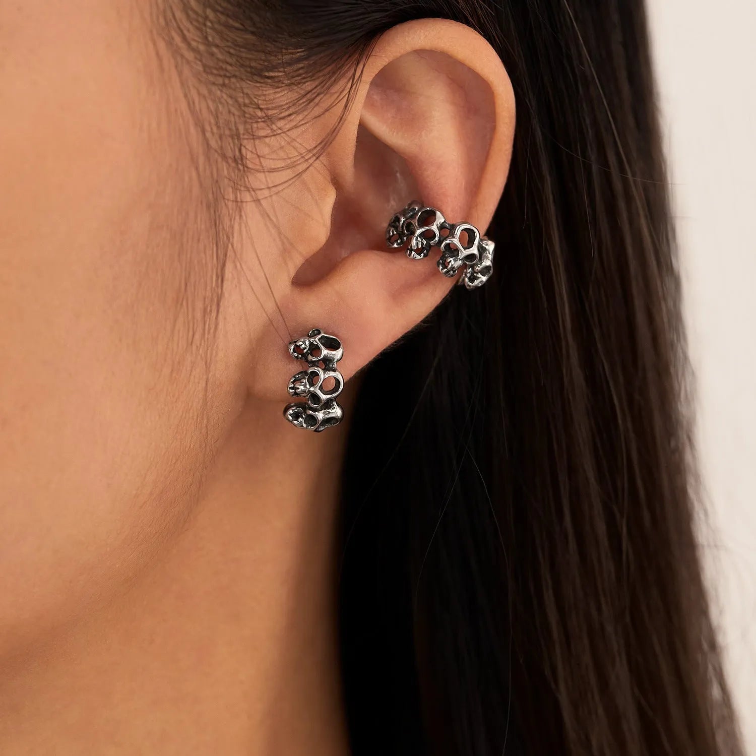 Retro skull design stainless steel ear clips with hollow geometry and electroplated finish