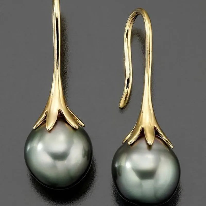 Retro creative women's earrings with imitation gold electroplated finish on alloy base