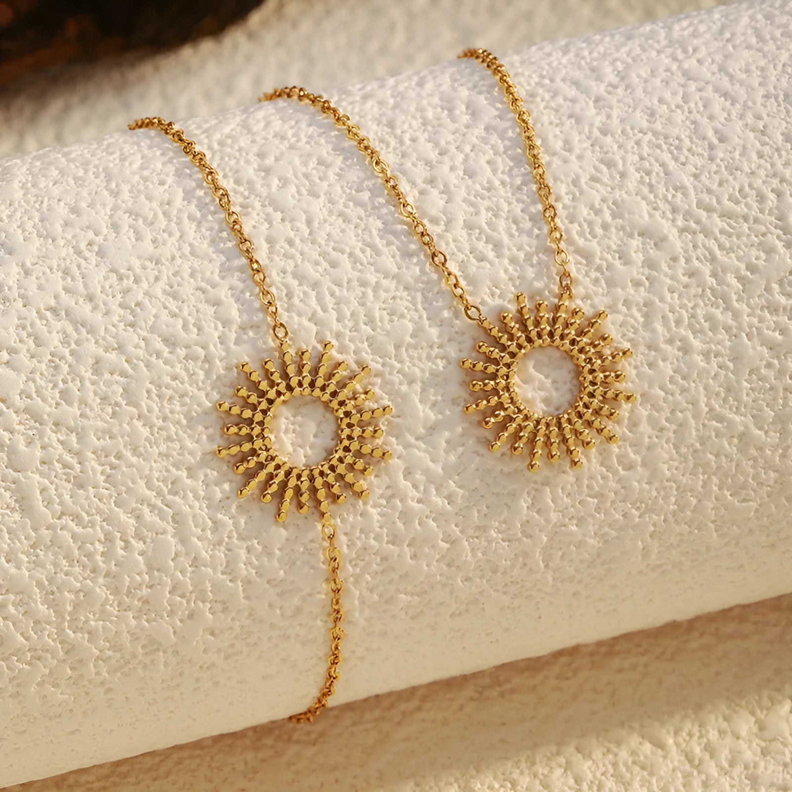 SUNFLOWER Series gold geometric chain necklace and bracelet set for women.