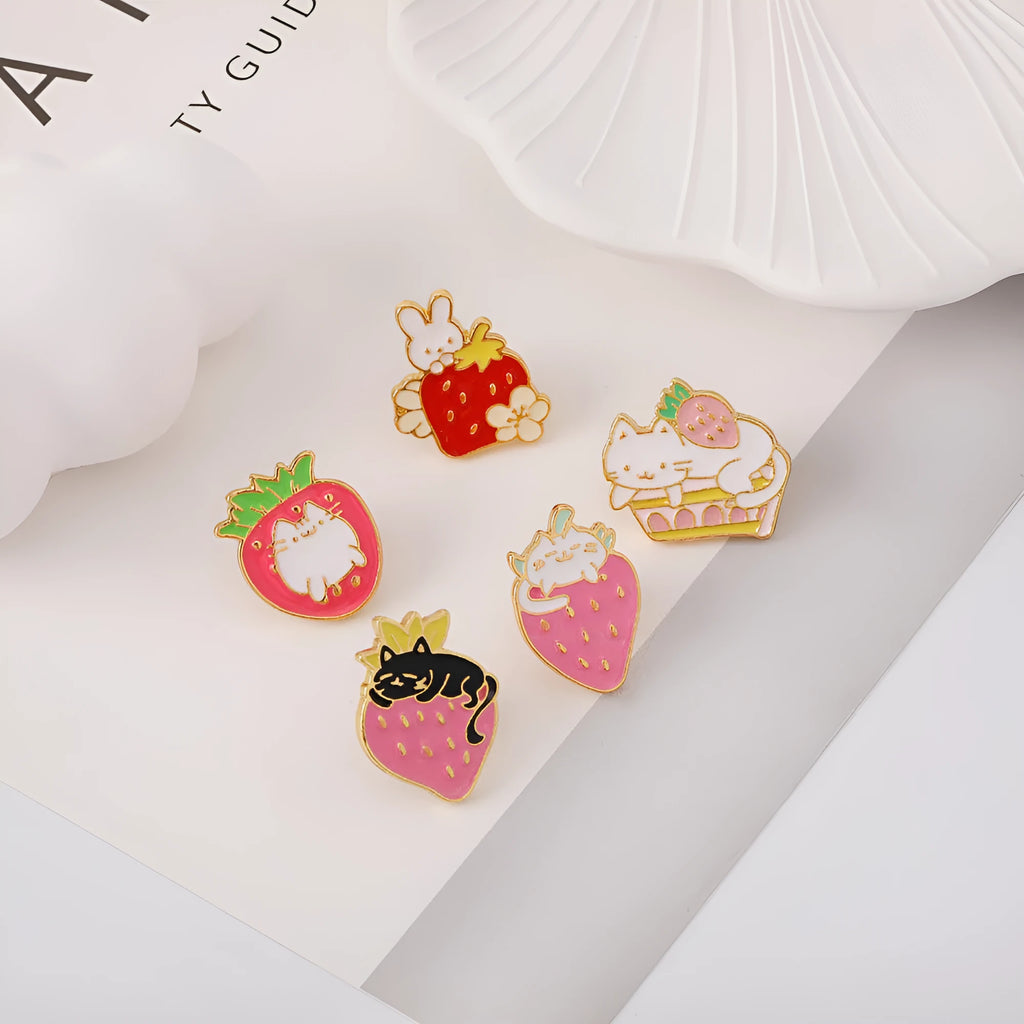 Cute cat strawberry metal brooch with dripping oil design in alloy construction